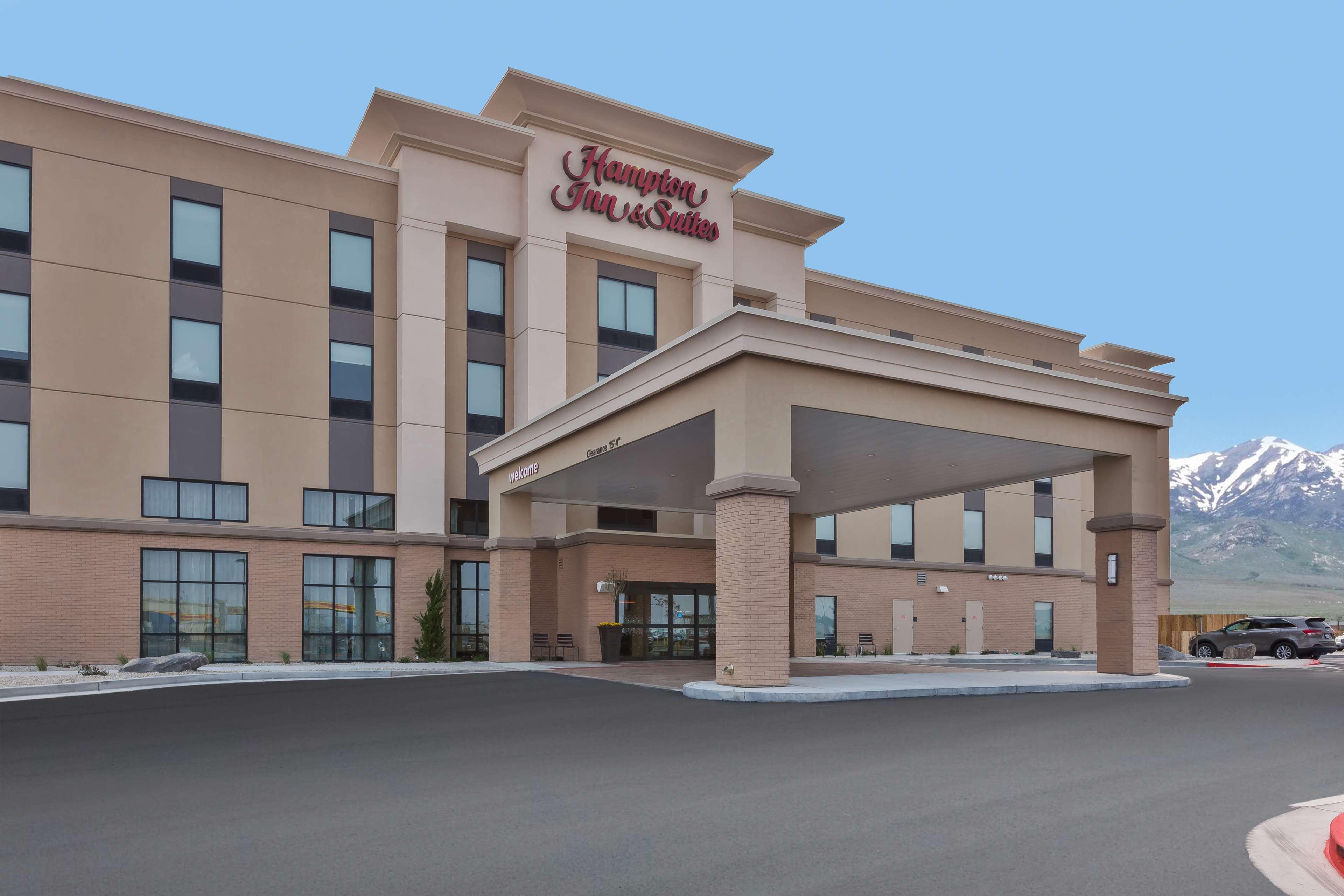 Hampton Inn & Suites Wells, Nv Exterior photo
